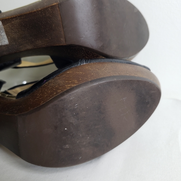 Reposhing -Michael Kors 8 Peep Toe Sling Back Wooden/Black Leather Heels - Picture 10 of 13